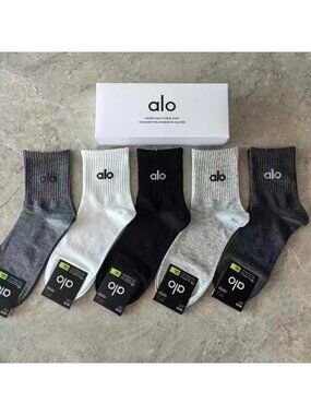 A26- ALO Yoga Men's Heathered Neutral Half-Crew Socks 5-Pair Box Set - NWT